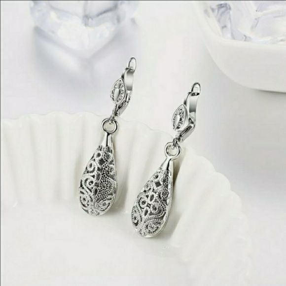 18k White Gold Vintage Earrings - Picture 3 of 5